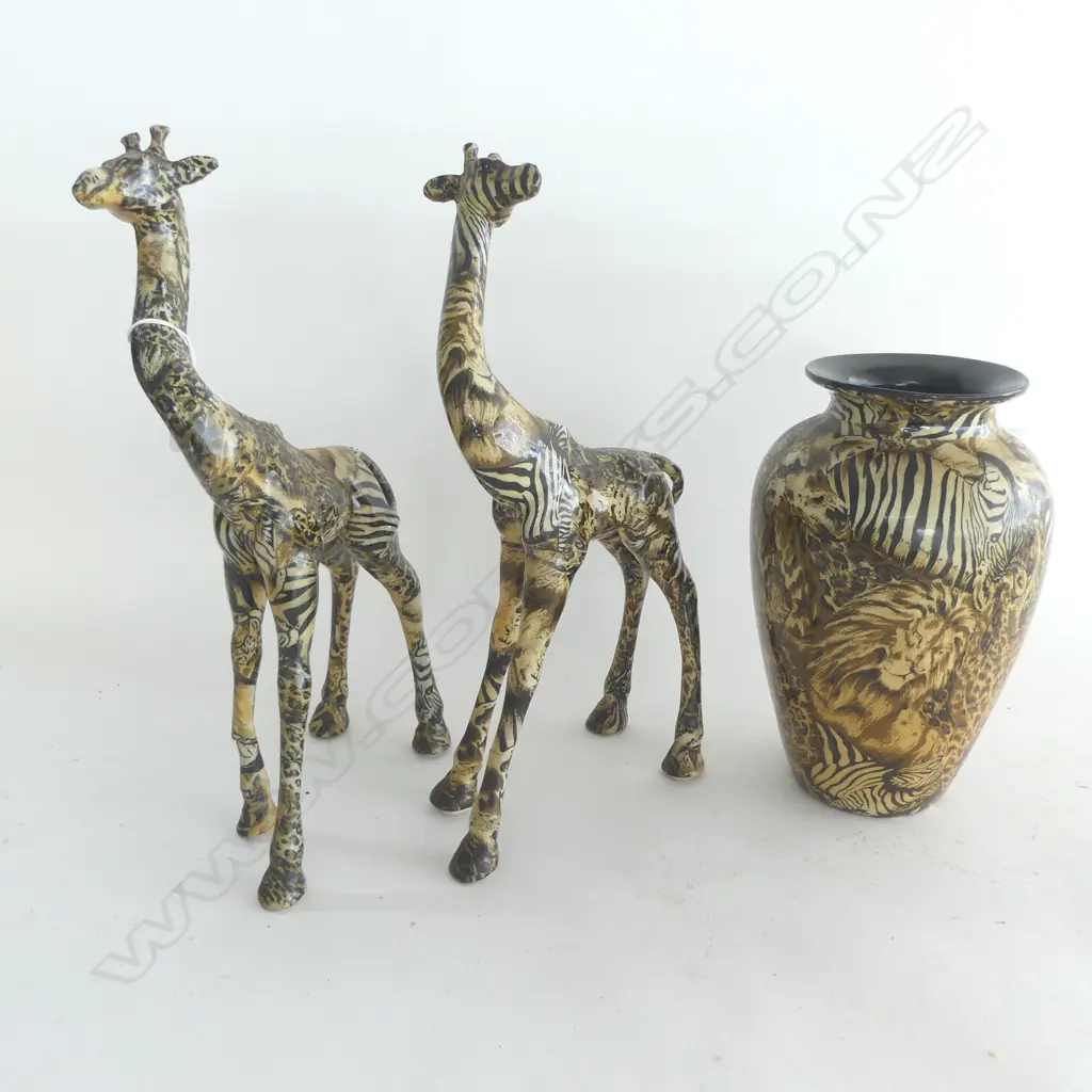 2 GIRAFFE FIGURES H340MM & MATCHING VASE H240MM Image 1++