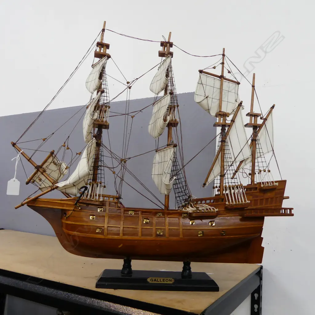GALLEON SAILING SHIP MODEL H.595mm L.620mm Image 1++