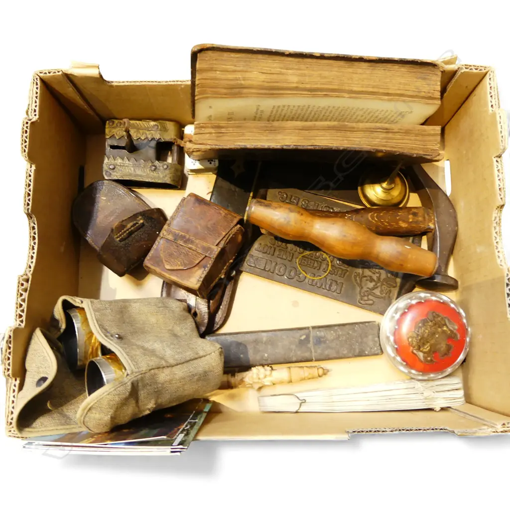 ASST. VINTAGE COLLECTABLES; BINOCULARS, PRESS, PADLOCK etc Image 1++