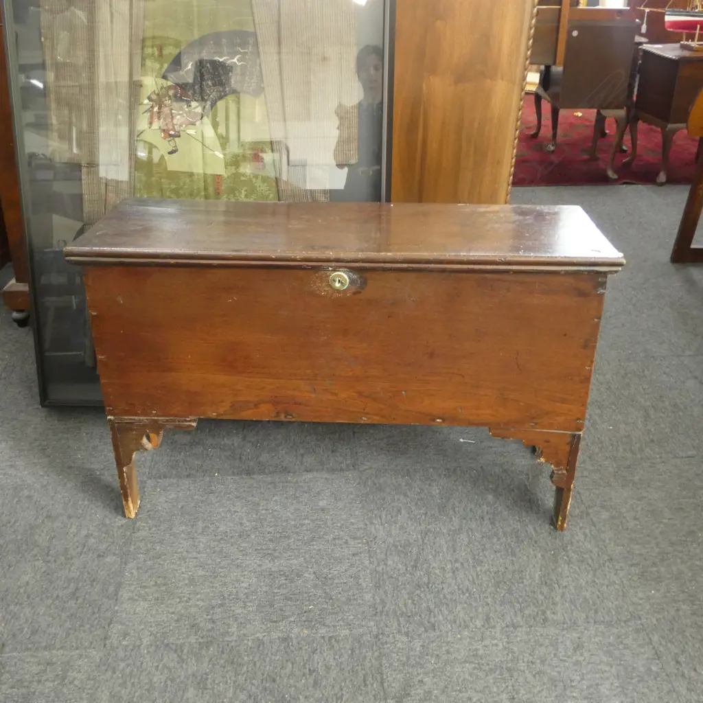 ANTIQUE SWORD CHEST 1025x390x630mm Image 1++