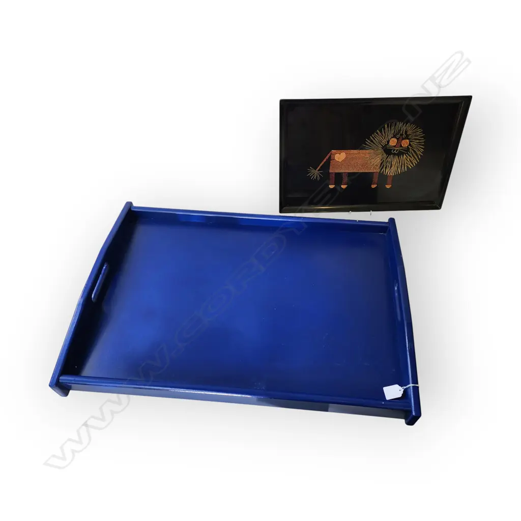 LARGE BLUE TRAY 720 x 500 mm + MID CENTURY MODERN COUROC LION TRAY 460 x 320 mm Image 1++
