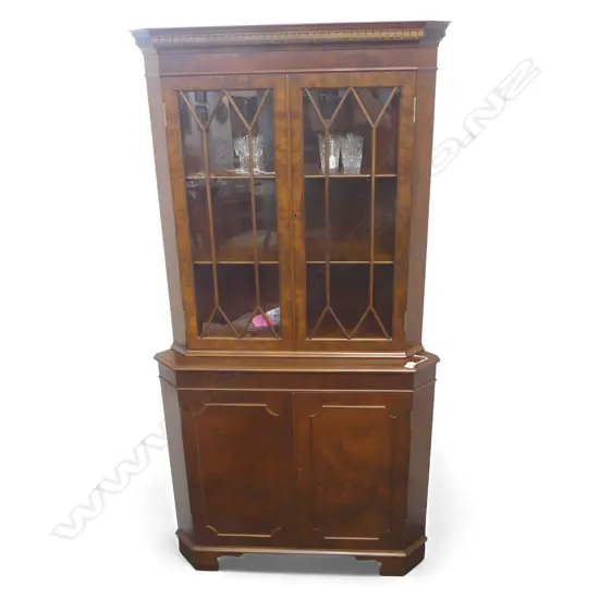 MODERN CORNER CABINET 900x390x1770mm