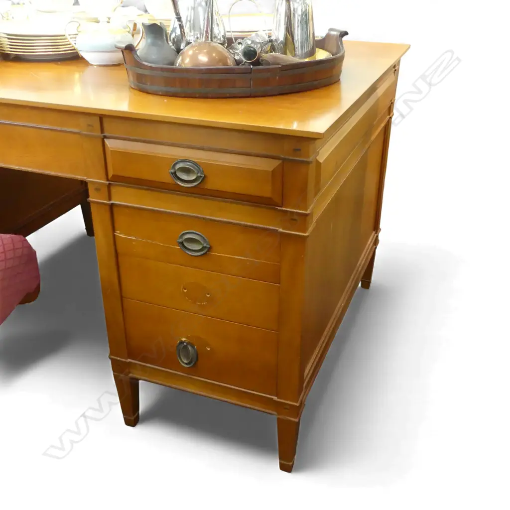 ROSE & HEATHER DESK & CHAIR - BOTH w. FAULTS 1530x920x765mm Image 1++