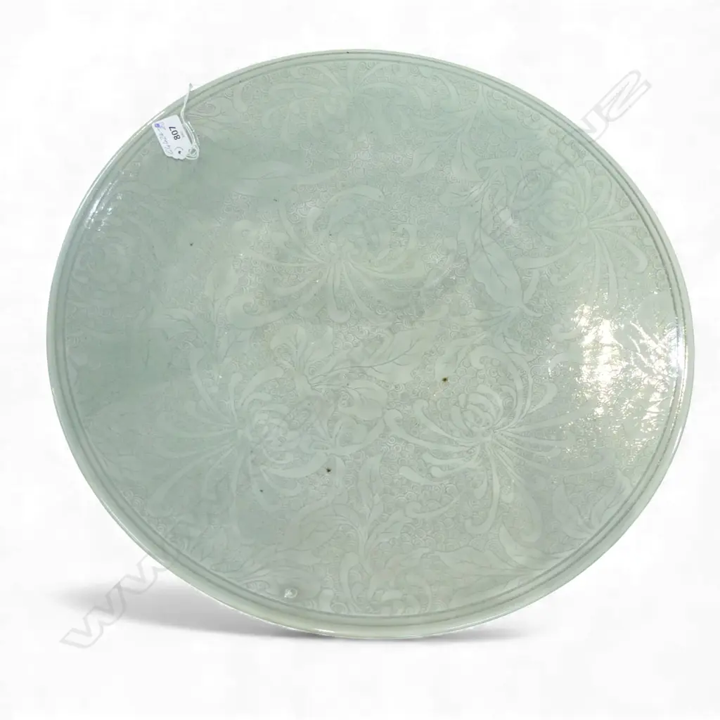 KEUM SUN LEE LARGE CELADON GLAZED CHARGER w CHRYSANTHEMUM DESIGN, Dia.500mm Image 1++