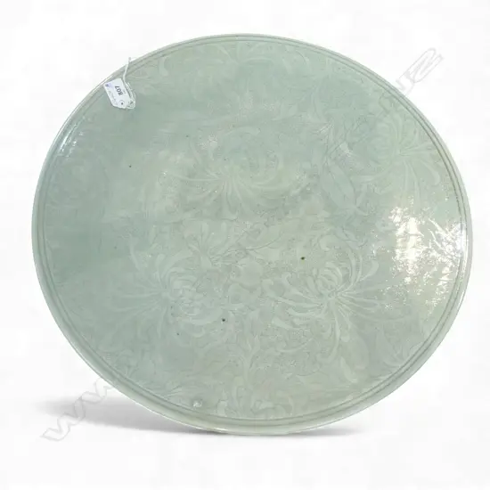 KEUM SUN LEE LARGE CELADON GLAZED CHARGER w CHRYSANTHEMUM DESIGN, Dia.500mm