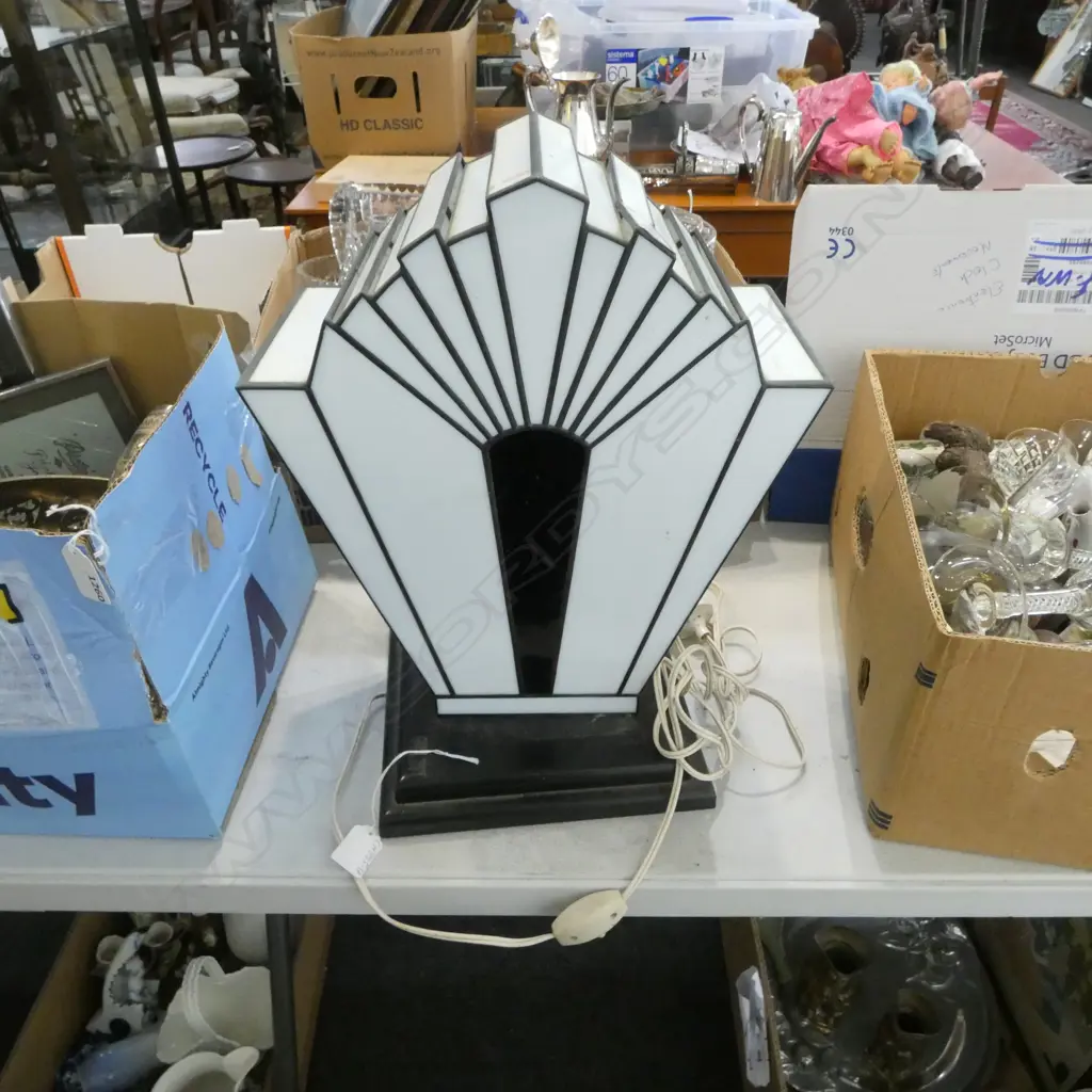 ART DECO STYLE LEADLIGHT TABLE LAMP one panel broken H.425mm Image 1++