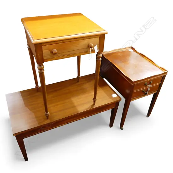3 PCES MAHOGANY FURNITURE; COFFEE TABLE W.900mm, 2 SIDE TABLES w. DRAWERS