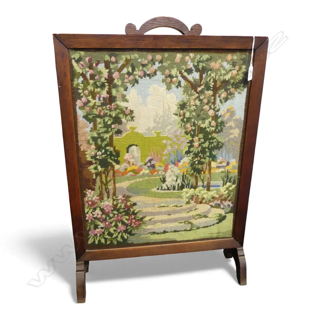 NEEDLEWORK FIRE SCREEN H.725mm Image 1++