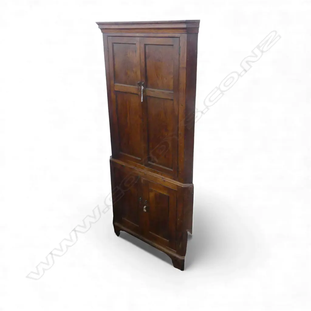 GEORGIAN OAK CORNER CABINET 670x670x1980mm Image 1++