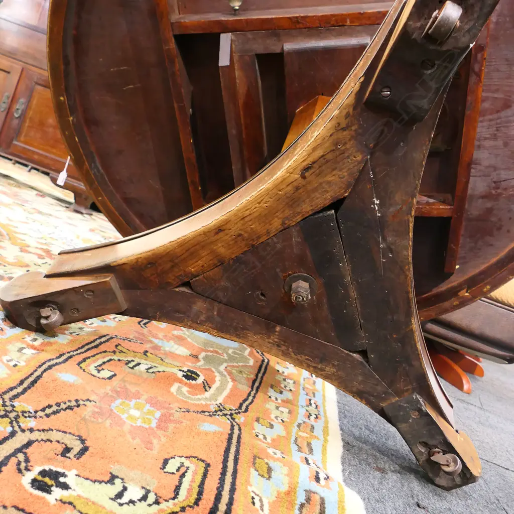 VICT KAURI PEDESTAL CIRCULAR DINNING TABLE H750 DIA1280MM Image 1++