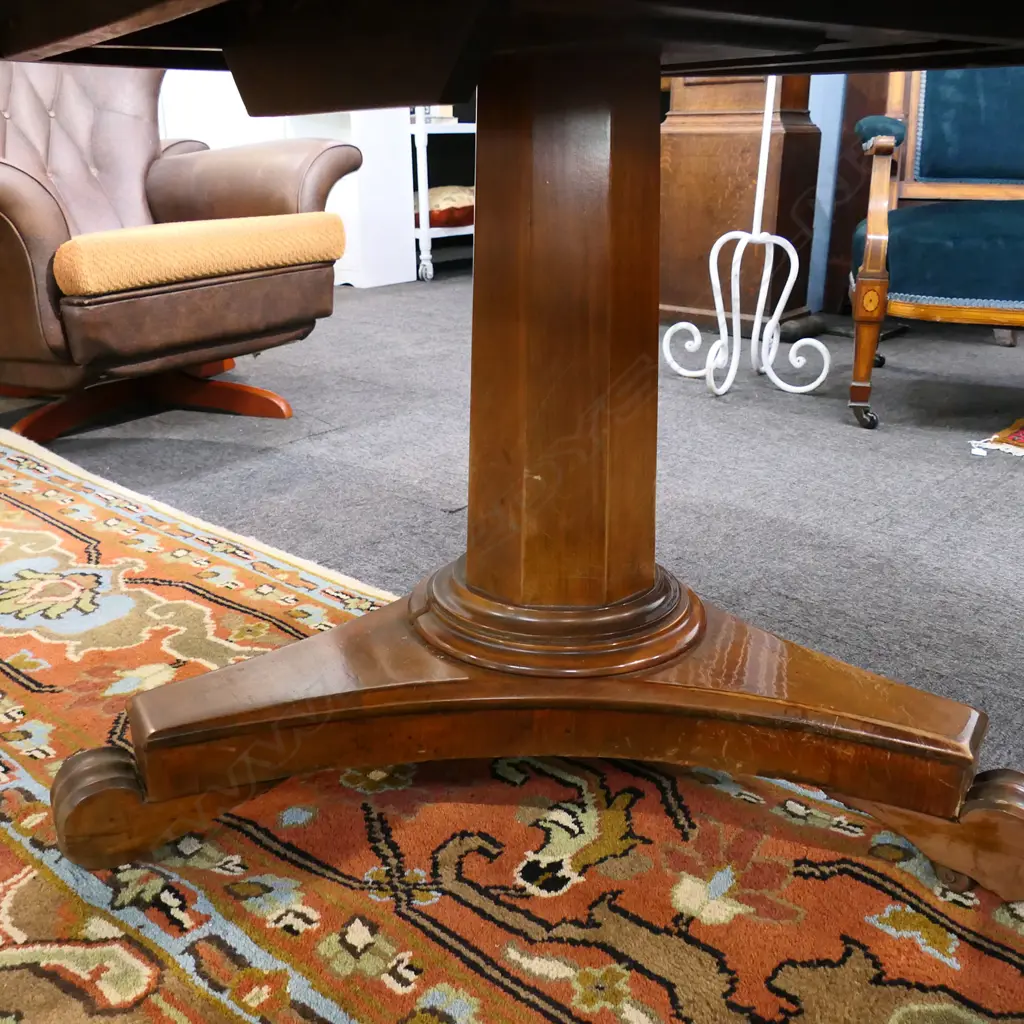 VICT KAURI PEDESTAL CIRCULAR DINNING TABLE H750 DIA1280MM Image 1++