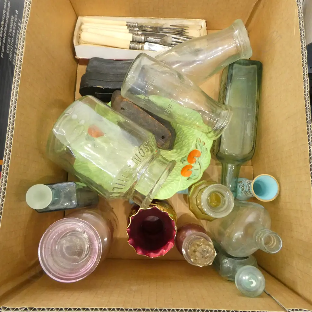ASST. GLASSWARE, BOTTLES, CASED OPERA GLASSES ETC Image 1++