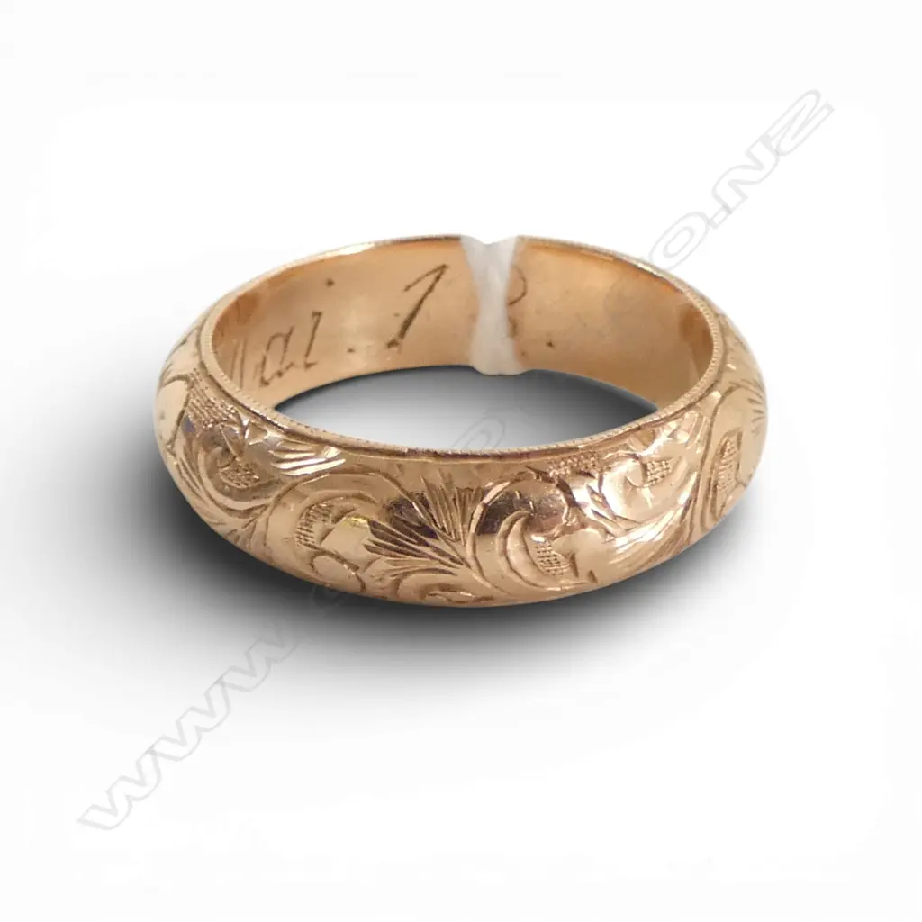 11ct ROSE GOLD ENGRAVED WEDDING RING, 7.04gm size O Image 1++