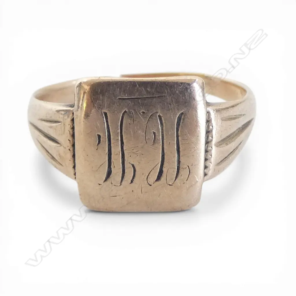 9CT SIGNET RING, BAND BROKEN 4.5gms SIZE W Approx. Image 1++