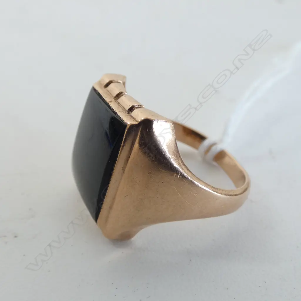 9CT BLACK ONYX SIGNET RING, 5.8gms size U Image 1++