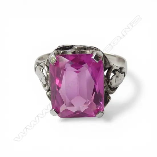 14ct WHITE GOLD & SYN. PINK SAPPHIRE RING, 2.95gm size M