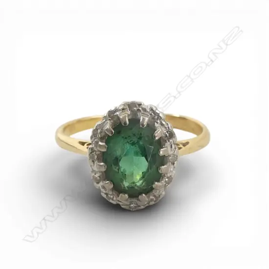 VINTAGE 18ct GOLD GREEN TOURMALINE & DIAMOND RING size K. 2.69gms