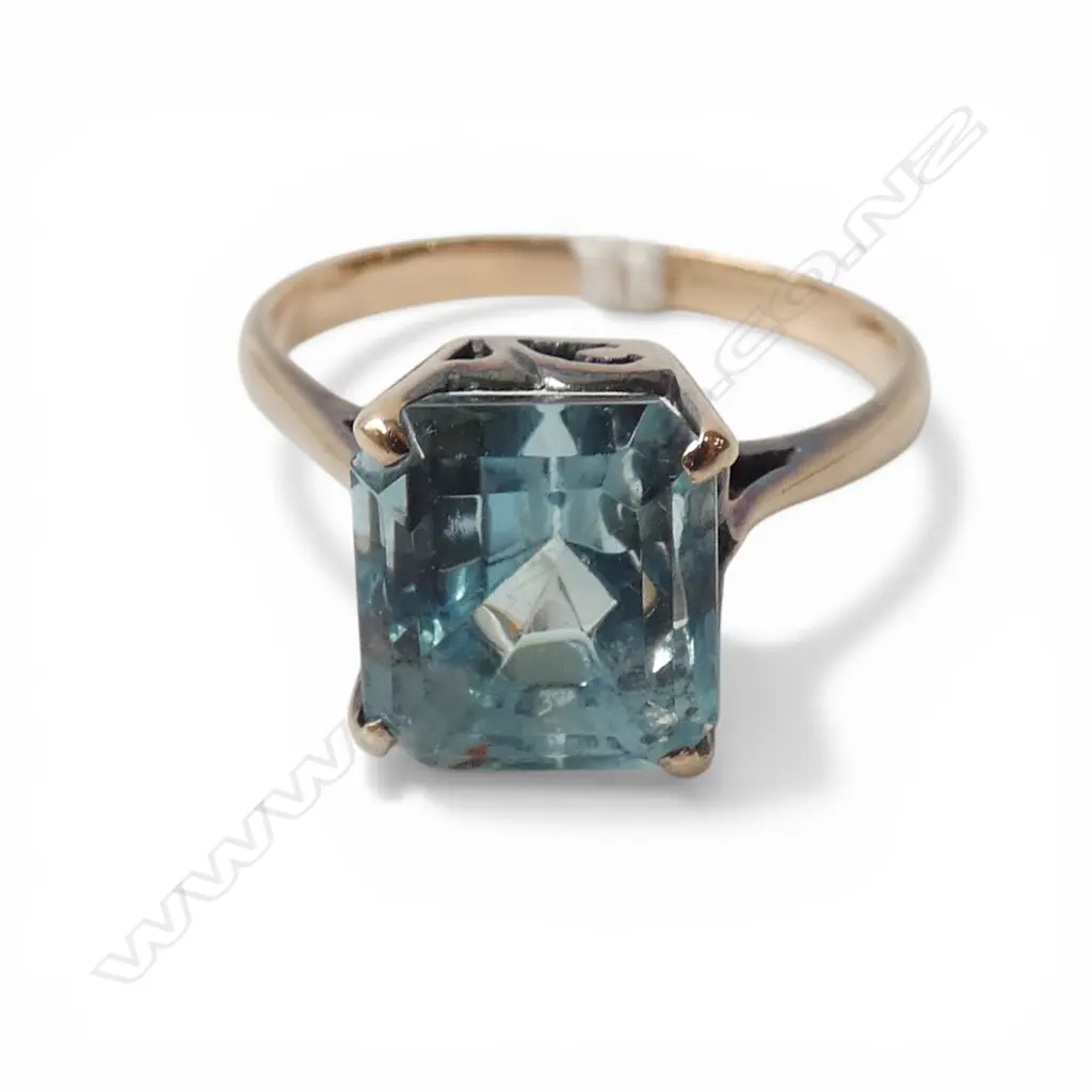 10ct YELLOW GOLD & AQUAMARINE RING, 3.20gm SIZE P Image 1++