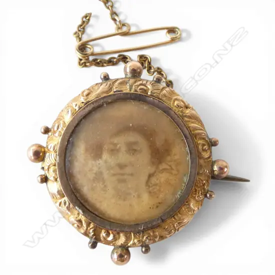 c1900 9ct GOLD PHOTO LOCKET BROOCH glazed  4.2gms