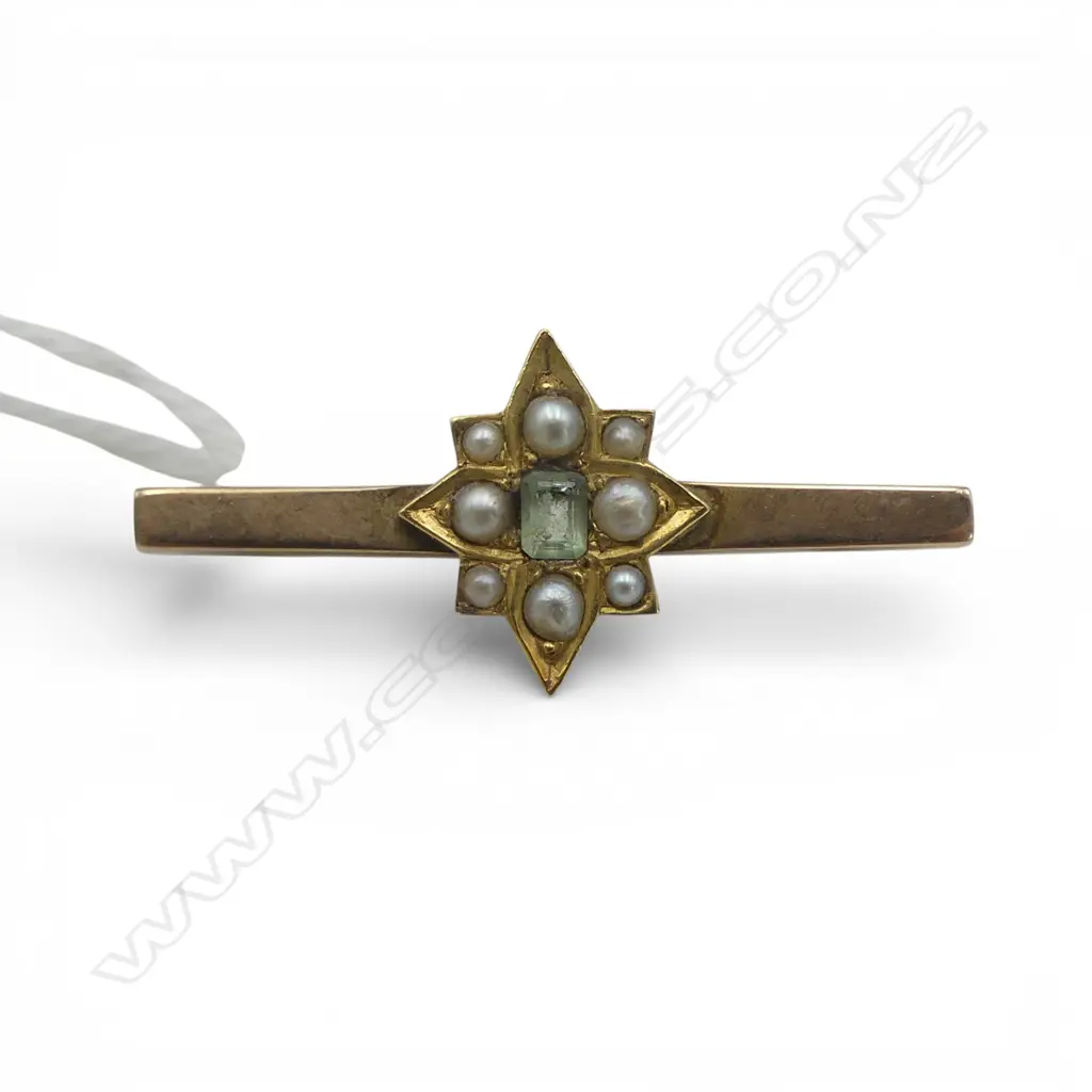 9CT AQUAMARINE & SEED PEARL BAR BROOCH, 3.7gms Image 1++