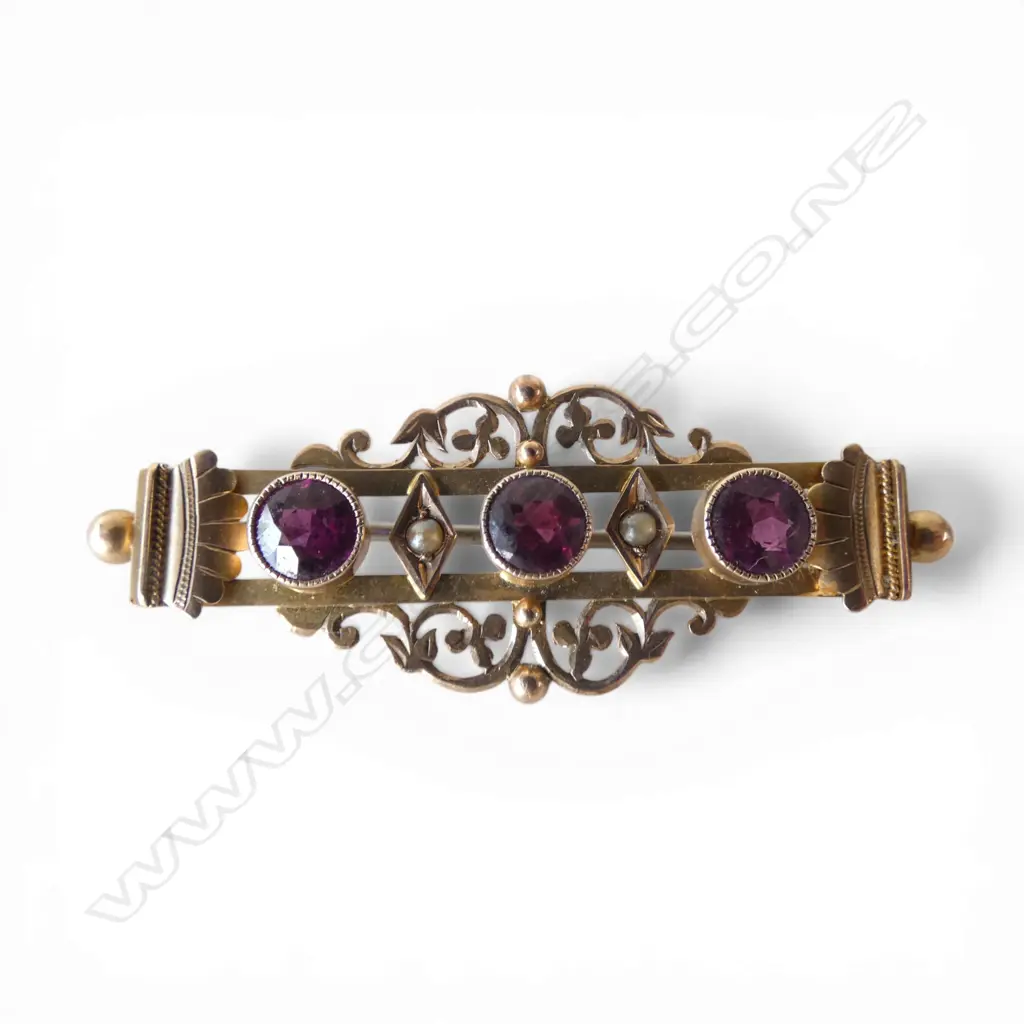 c1900 9ct GOLD SCROLLING dble bar BROOCH w 3 almandine GARNETS Chester hallmarks 3.9gms  Image 1++