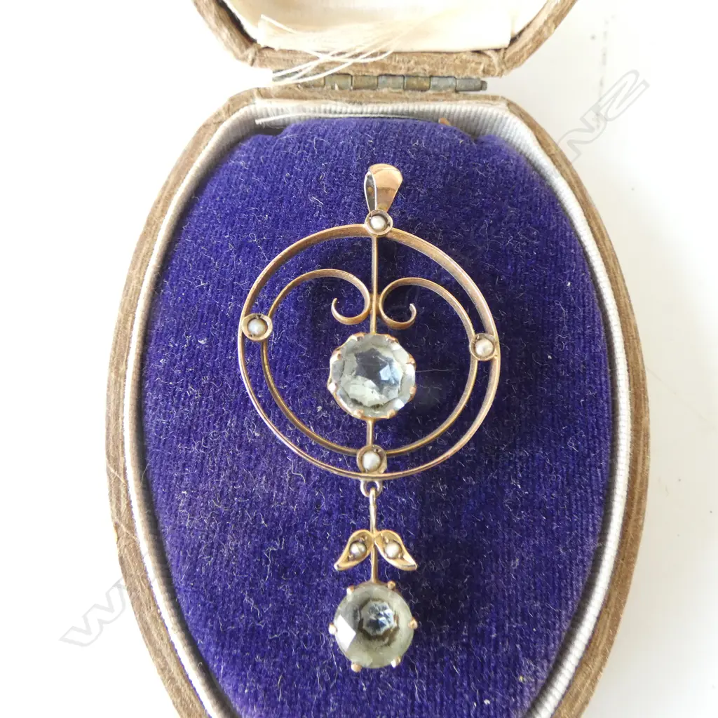 9ct GOLD EDWARDIAN PENDANT set w 2 aquamarine & seed pearls 3.3gms  Image 1++