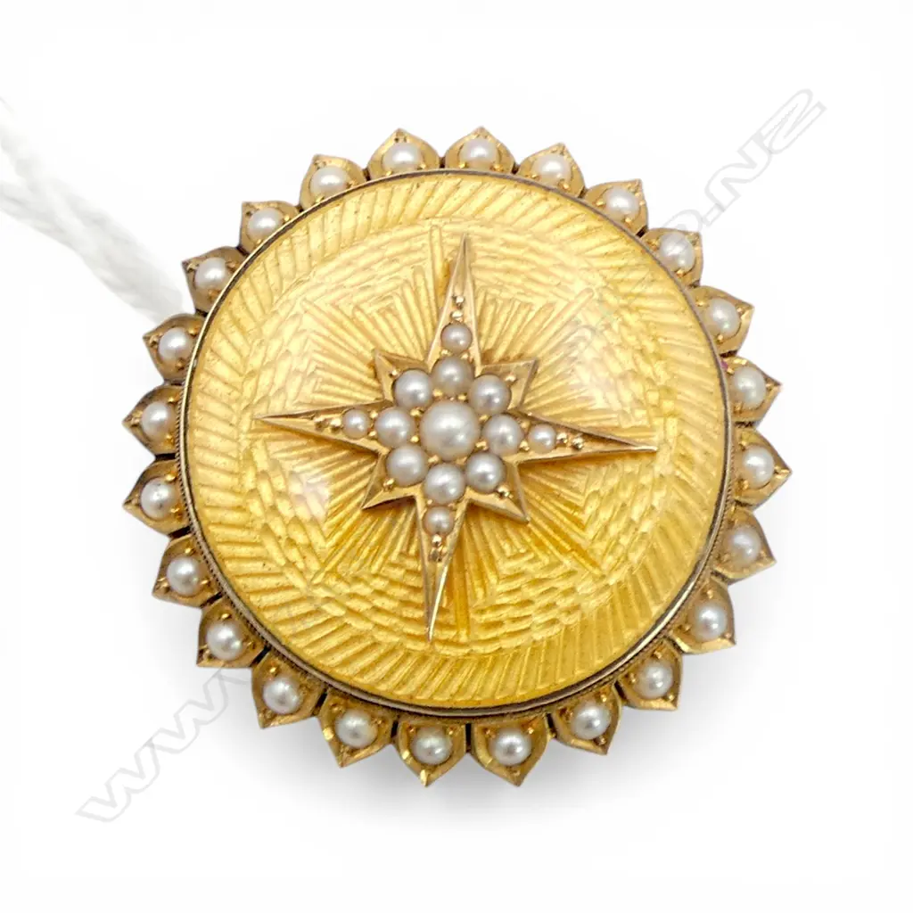 9ct GOLD GUILLOCHE ENAMEL & SEED PEARL BROOCH glass panelled back,15gms Image 1++