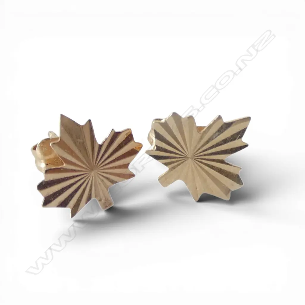 9ct YELLOW GOLD PR MAPLE LEAF EARRINGS 0.45GMS Image 1++