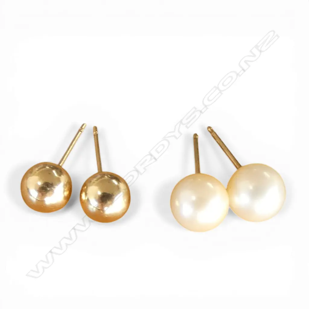 2 PRS EARRINGS; PEARL & GOLD PR (TESTING AS 13.6CT) 0.5gms NO BUTTERFLIES Image 1++