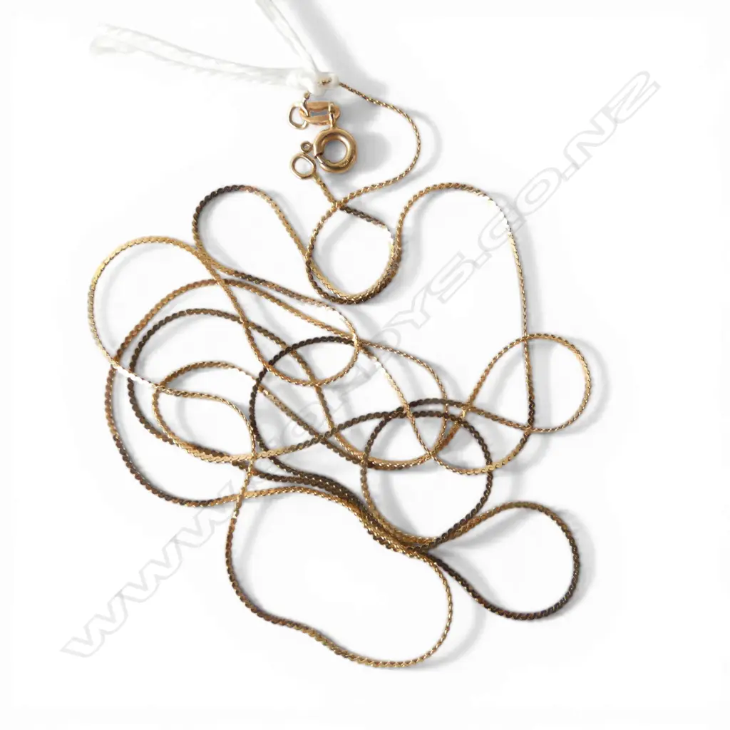 9ct GOLD FINE LONG NECK CHAIN L.740mm. 1.5gms Image 1++