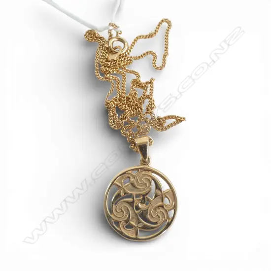 9CT PENDANT NECKLACE on plated chain, in box, L.460mm 2.26gms