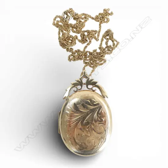 9ct GOLD ENGRAVED LOCKET w pierced mount locket weight only 9.9gms. On gold plated chain