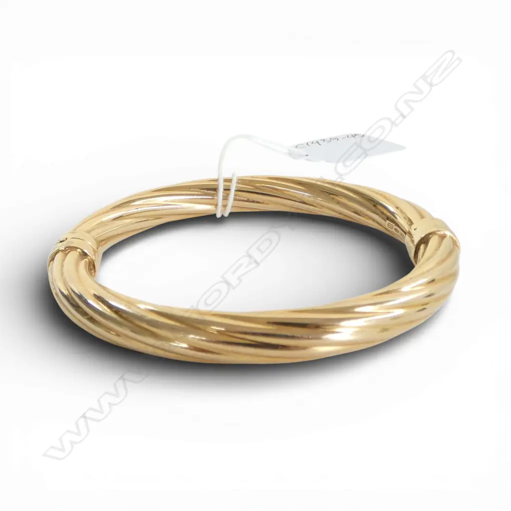 A 9ct gold hinged bangle Image 1++