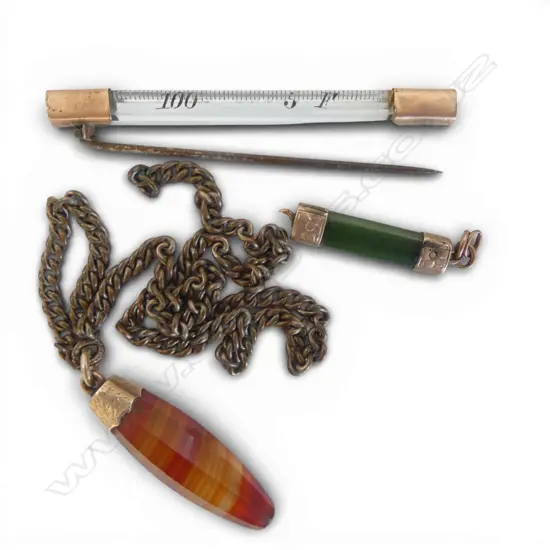 3 x 9ct GOLD MOUNTED JEWELLERY ITEMS: thermometer no catch + banded agate pendant + pounamu chain kink