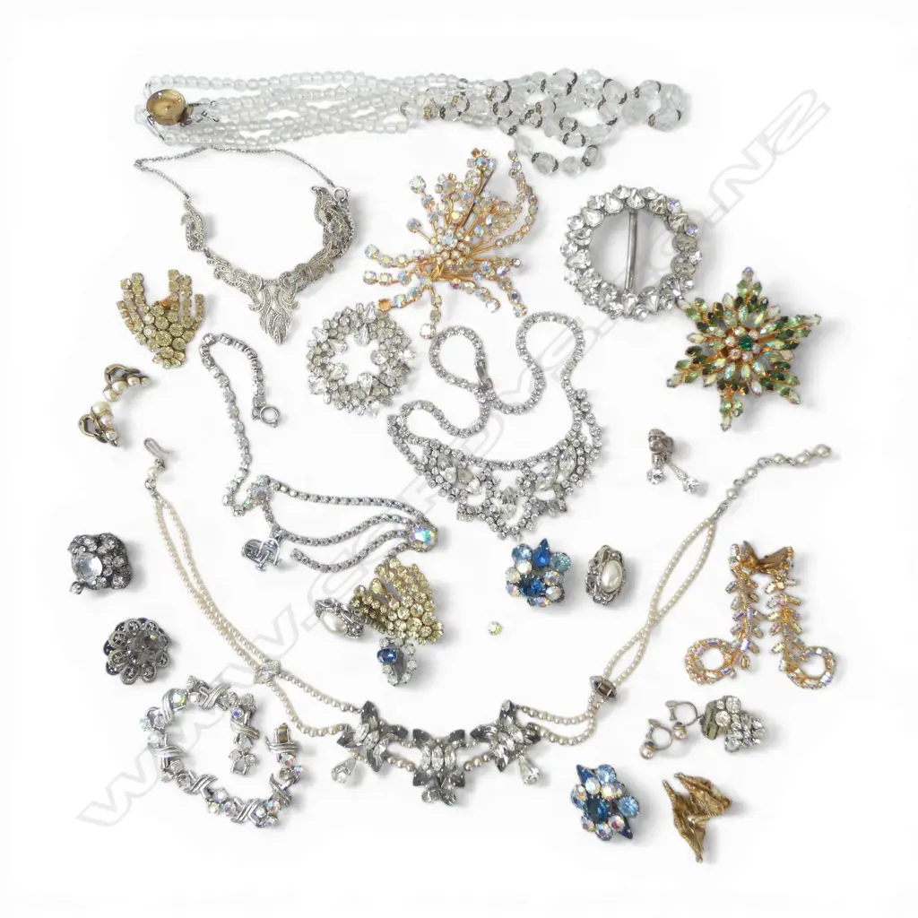 ASST. COSTUME JEWELLERY, DIAMANTE ETC Image 1++