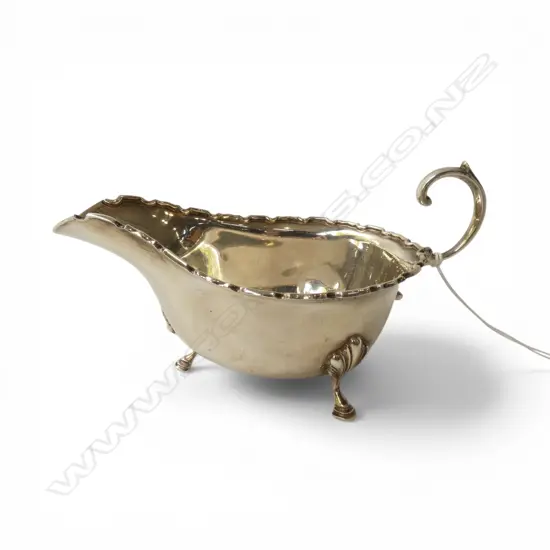 Sheffield 1934 silver tripod gravy boat. Cast applied shaped rim. 99.5gms