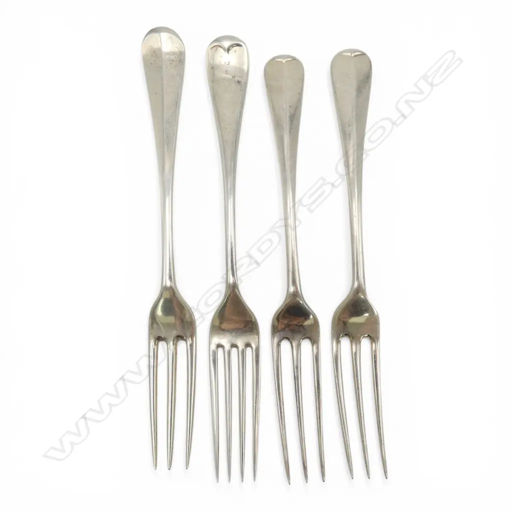 SET OF 4 VICT 3 PRONGED DESSERT FORKS 193GMS Image 1++