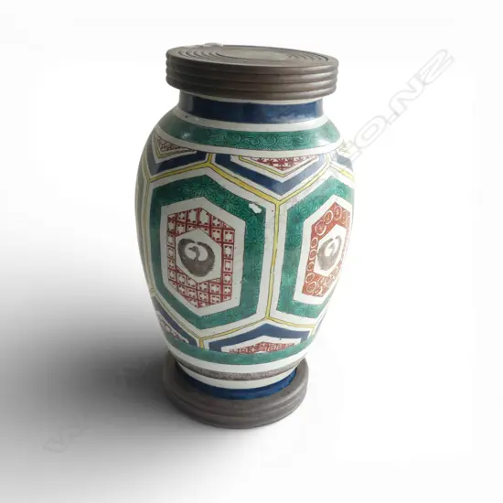 JAPANESE KUTANI WARE VASE w. WOODEN BASE & LID H.400mm