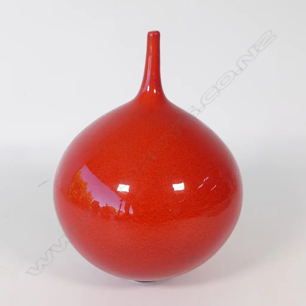Peter Collis vibrant red ovoid vase with elongated neck, Image 1++