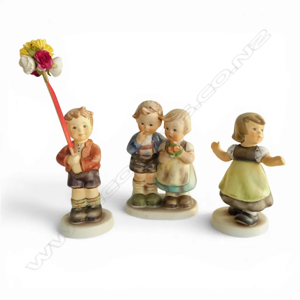 3 HUMMEL GOEBEL FIGURINES H.150mm Image 1++