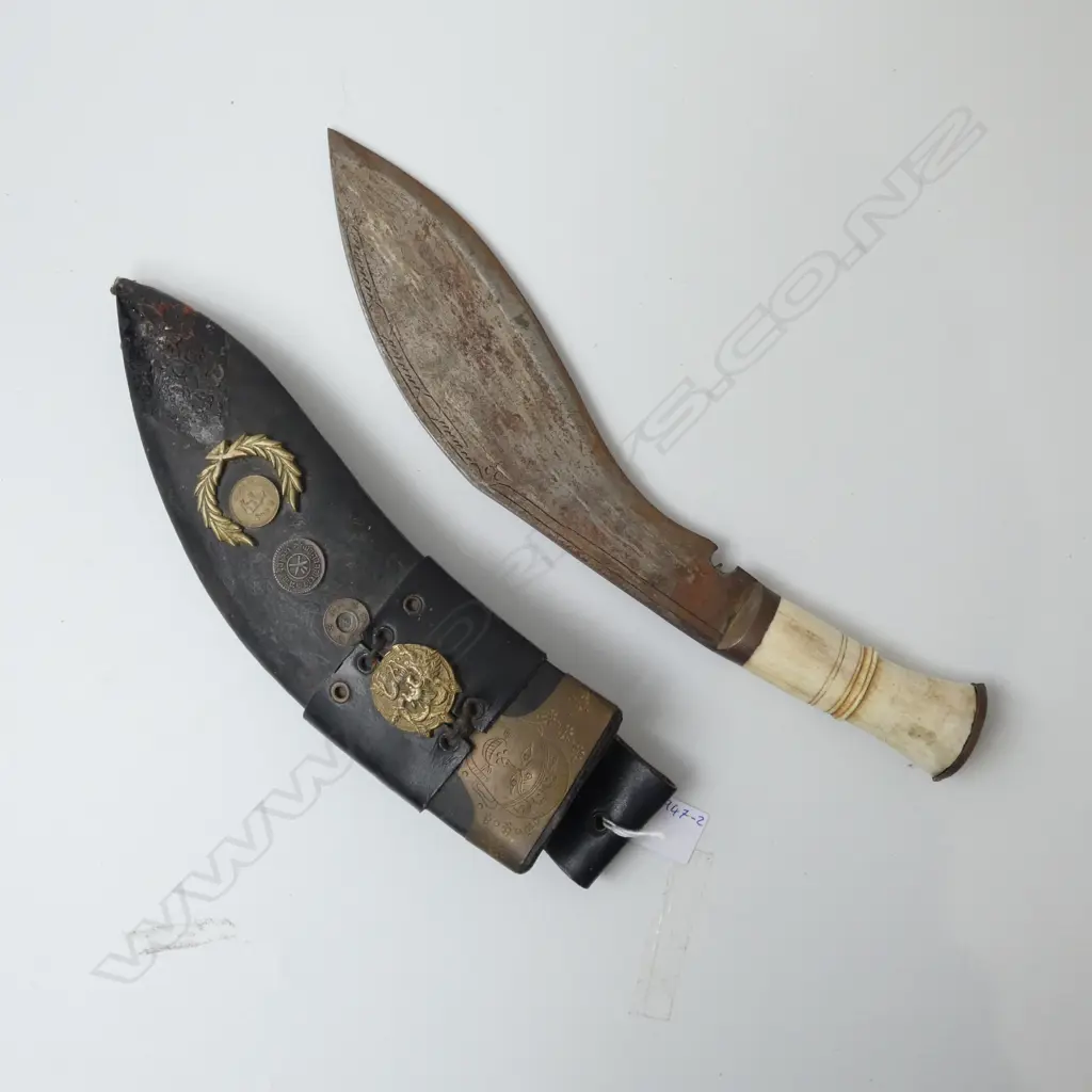 BONE HANDLE KUKIRI BLADE IN LEATHER SHEATH L.390mm Image 1++