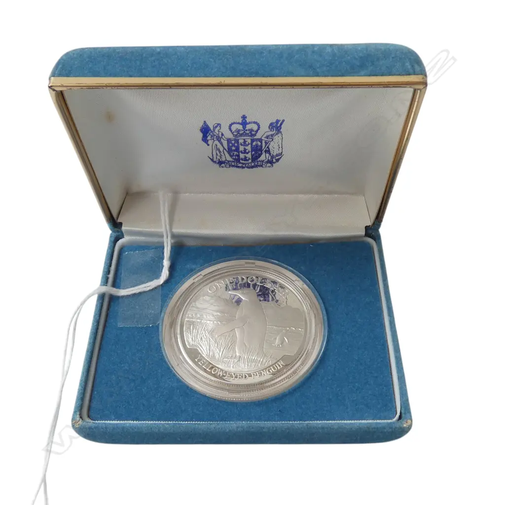 CASED N.Z. 1988 YELLOW-EYED PENGUIN .925 SILVER PROOF $1 COIN 27.216gms Image 1++