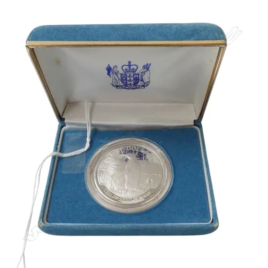 CASED N.Z. 1988 YELLOW-EYED PENGUIN .925 SILVER PROOF $1 COIN 27.216gms