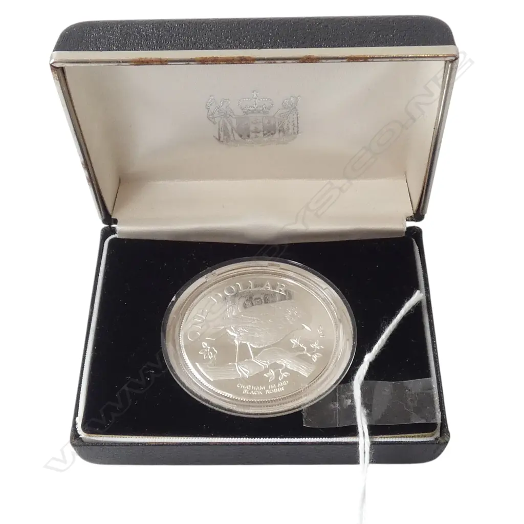 CASED N.Z. 1984 CHATHAM ISLAND BLACK ROBIN .925 SILVER PROOF $1 COIN 27.216gms Image 1++
