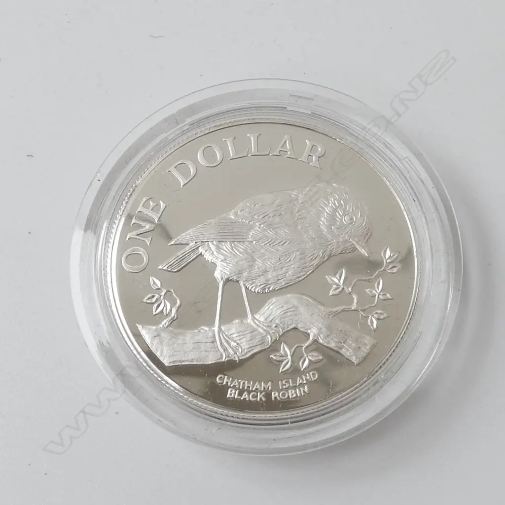CASED N.Z. 1984 CHATHAM ISLAND BLACK ROBIN .925 SILVER PROOF $1 COIN 27.216gms Image 1++