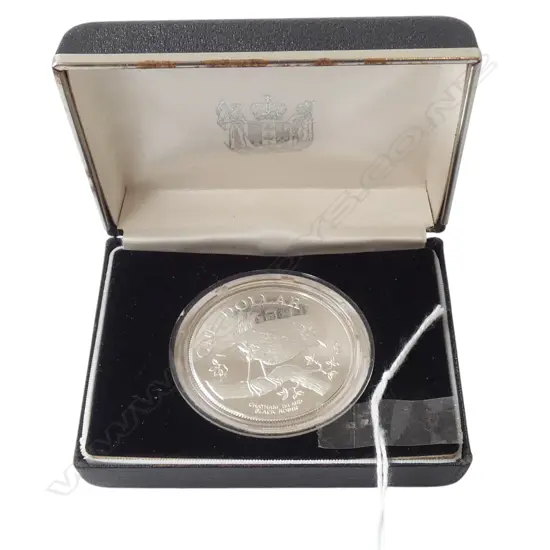 CASED N.Z. 1984 CHATHAM ISLAND BLACK ROBIN .925 SILVER PROOF $1 COIN 27.216gms