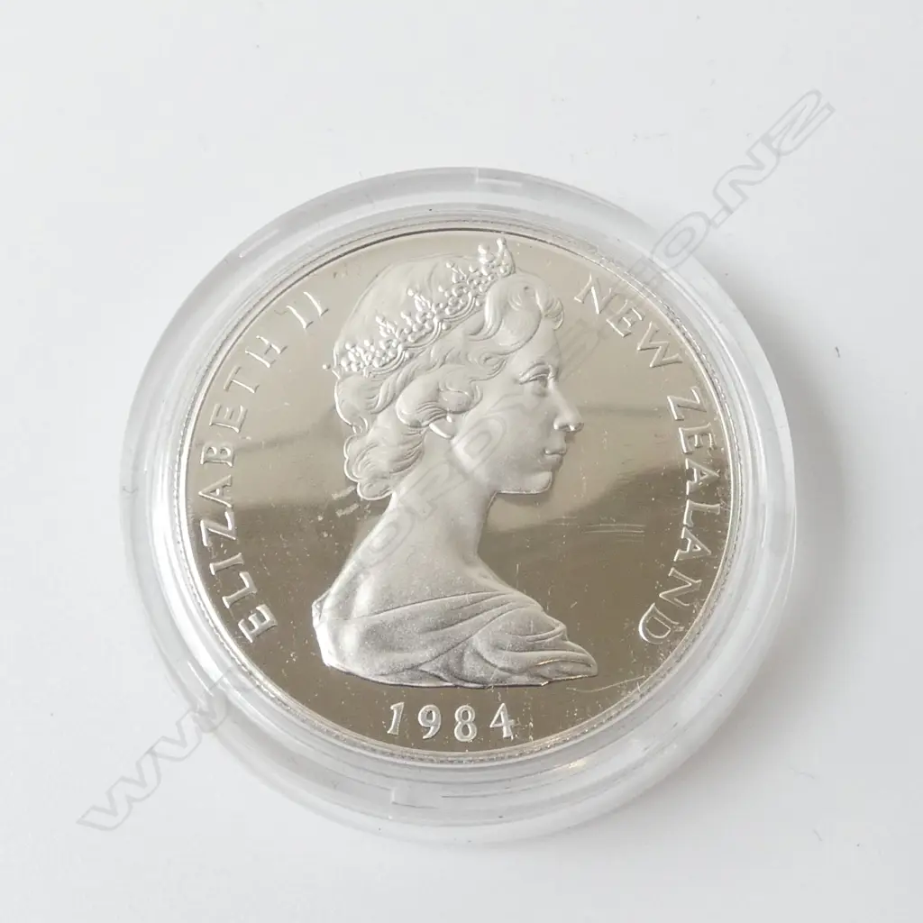 CASED N.Z. 1984 CHATHAM ISLAND BLACK ROBIN .925 SILVER PROOF $1 COIN 27.216gms Image 1++