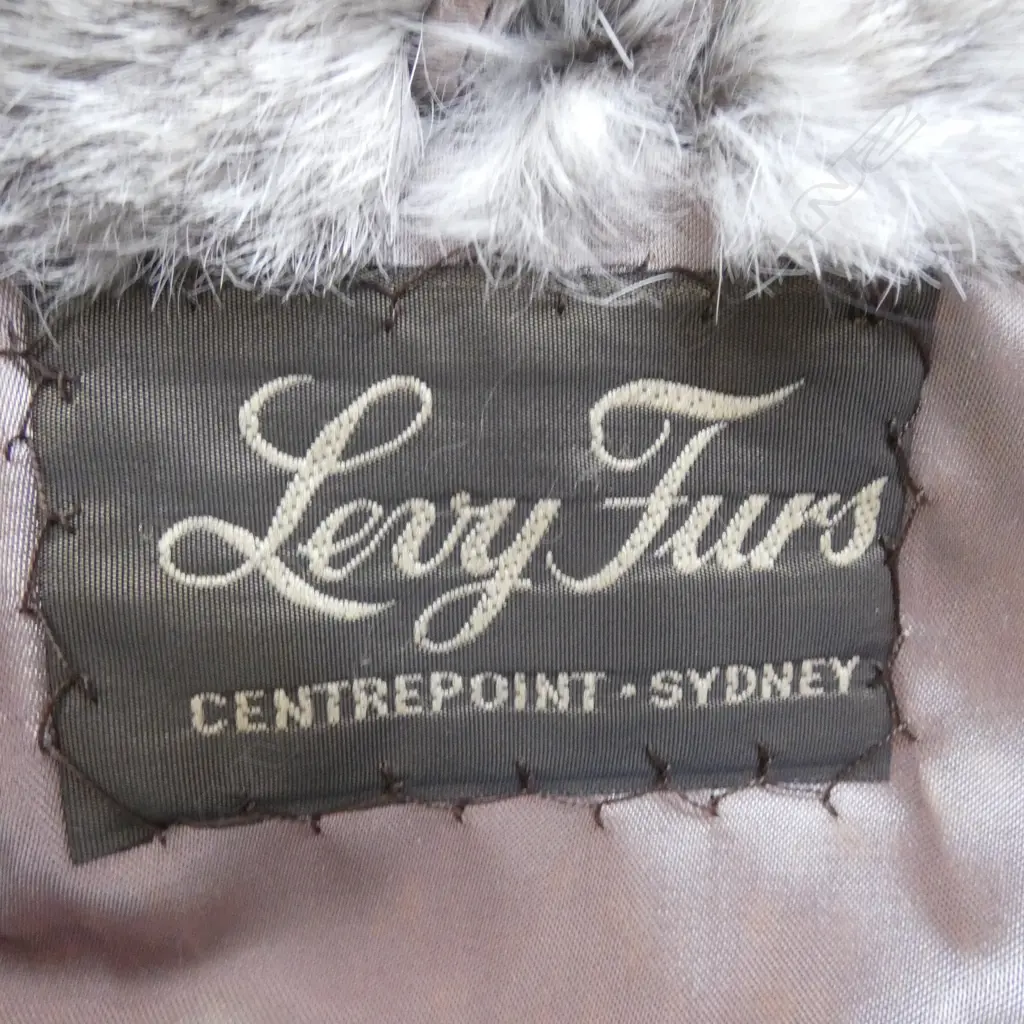 SILVER GREY COLOURED RABBIT FUR JACKET - SIZE SMALL TO MEDIUM Image 1++