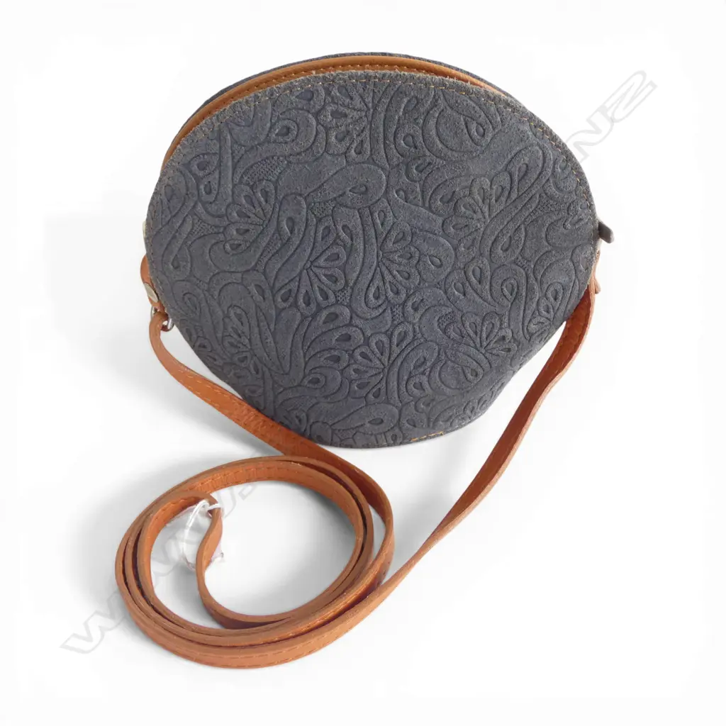 BORSE IN PELLE ITALIAN LEATHER CROSS-BODY BAG grey leather scrolling leaf design brown leather trim Image 1++