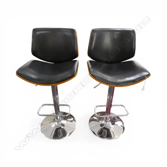 PR OF CHROME & VINYL BARSTOOLS H.1000mm